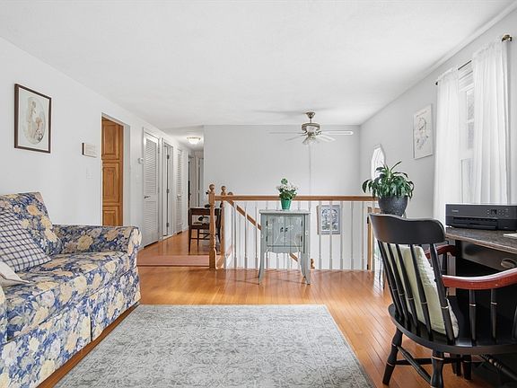 4th image of 412 Moraine St