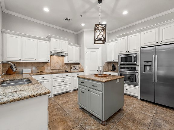 4th image of 721 Austin Ave #C