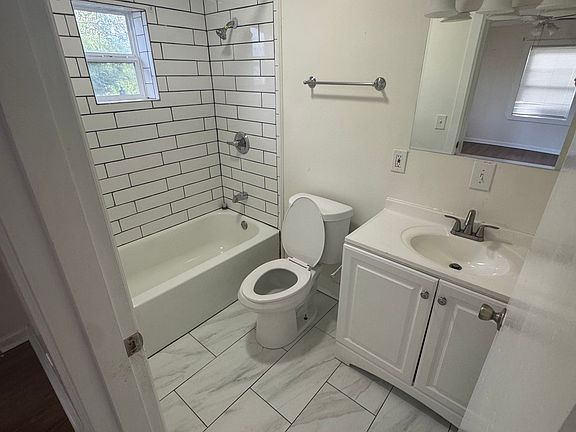 3rd image of 402 E 7th St #402