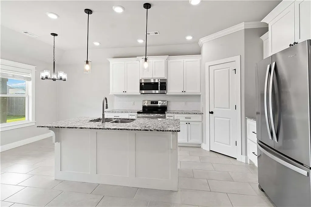 4 bed, 1566 sqft, $1,950 — Photo 4
