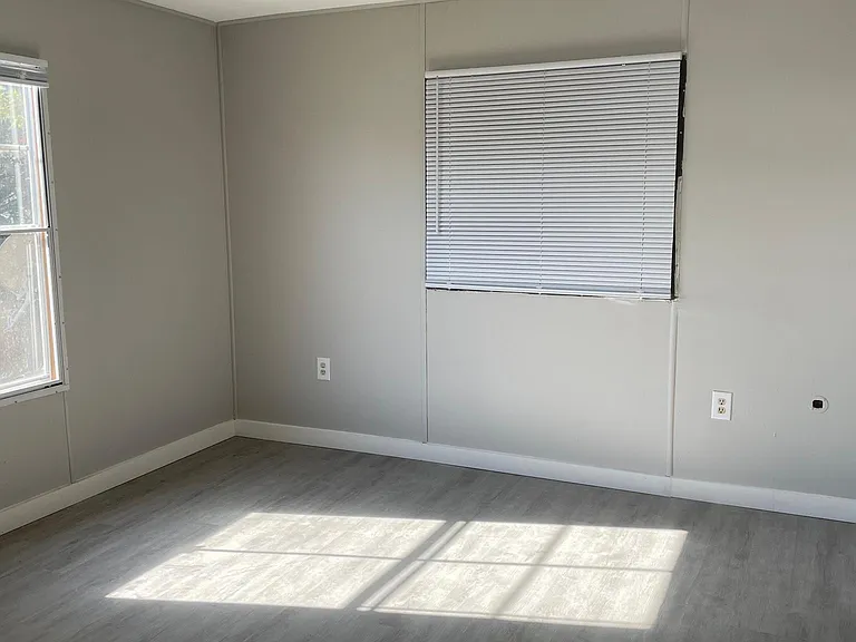 126 Alex Dr — Photo 4