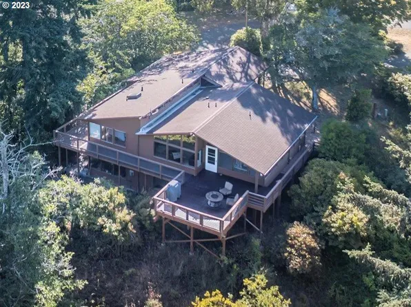 705 Ohio Ave NE, Bandon, OR 97411