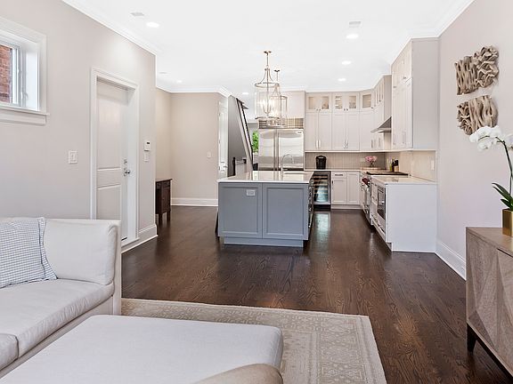 5th image of 2333 N Southport Ave #Penthouse