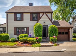 19 Dix St, Winthrop, MA 02152