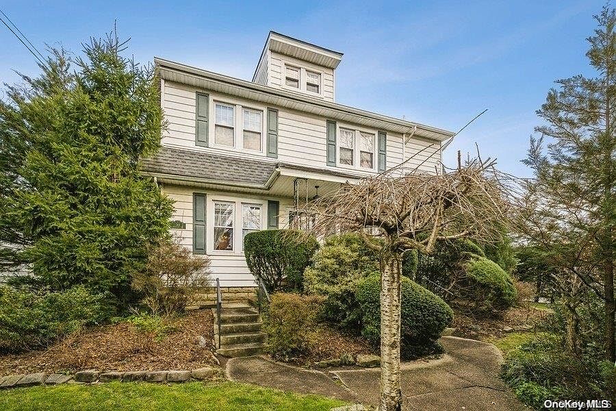 1st image of 301 Hempstead Avenue