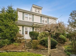 301 Hempstead Ave, Rockville Centre, NY 11570