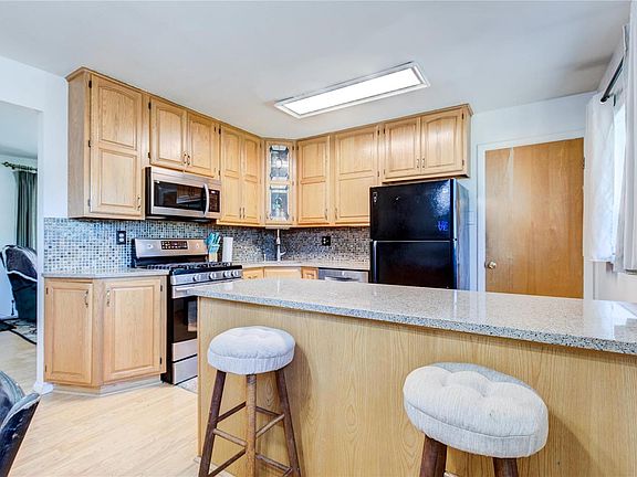 4th image of 1340 Estes Dr