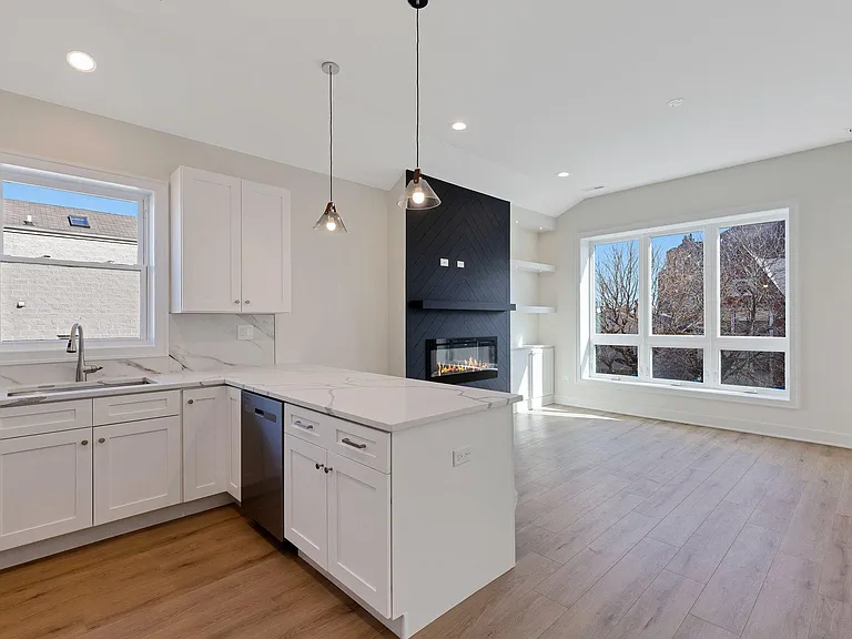 4224 S Langley Ave #2 — Photo 6