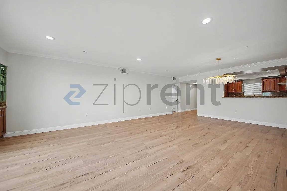 3 bed, 2.5 bath, 1640 sqft, $5,195 — Photo 4