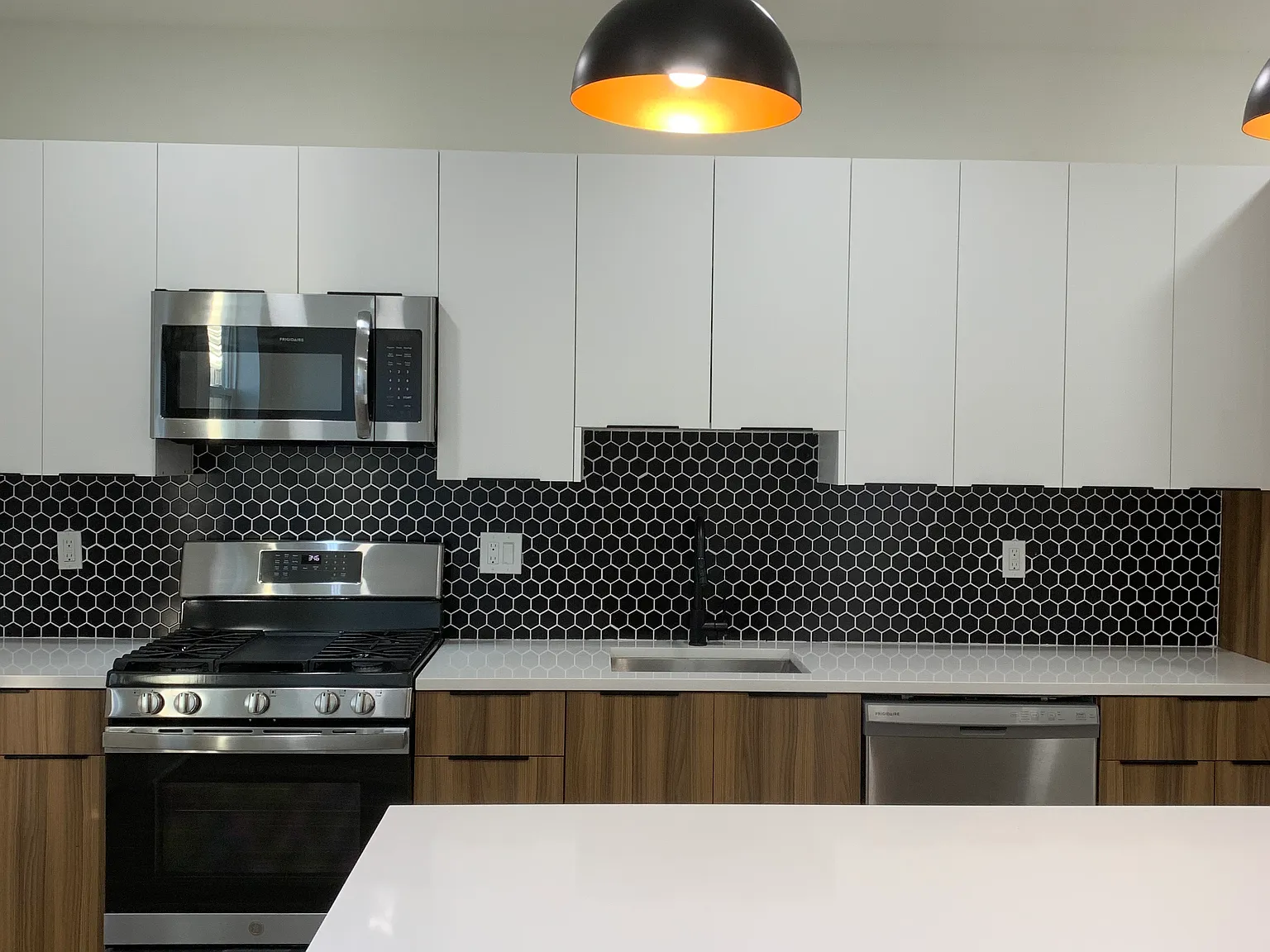 2511 E Tioga St — Photo 3
