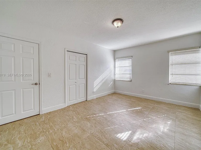 4136 SW 14th St — Photo 15