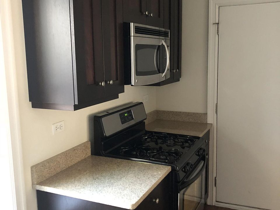 1st image of 3822 N Sheffield Ave #2W