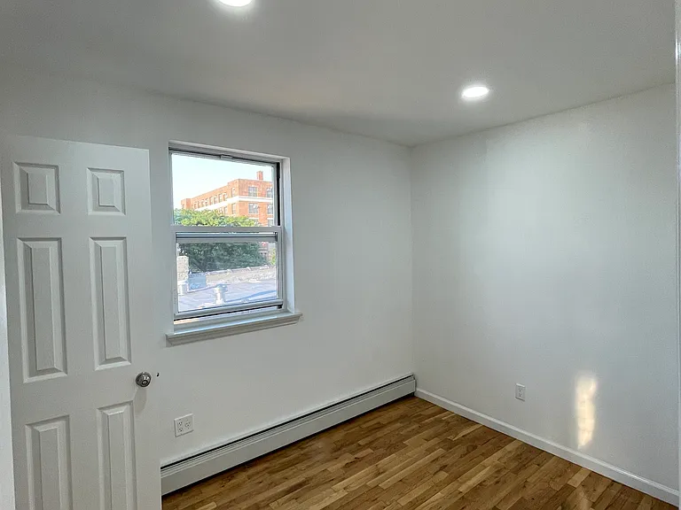 138 Bay 49 St #3 — Photo 9