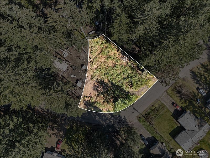 5th image of 19025 SW 23rd St