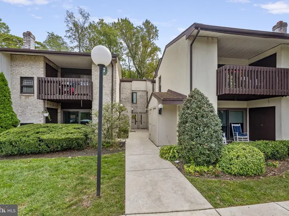 705 Raintree Ln, Malvern, PA 19355