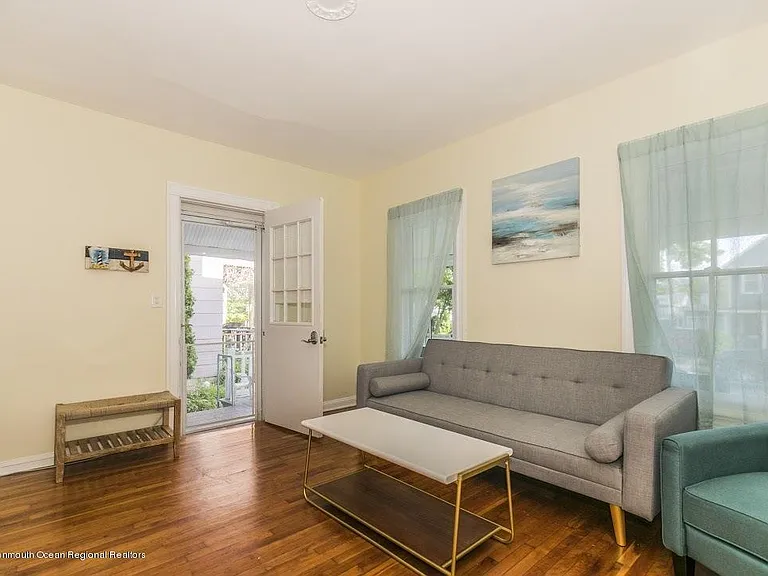 105 Webb Ave — Photo 5