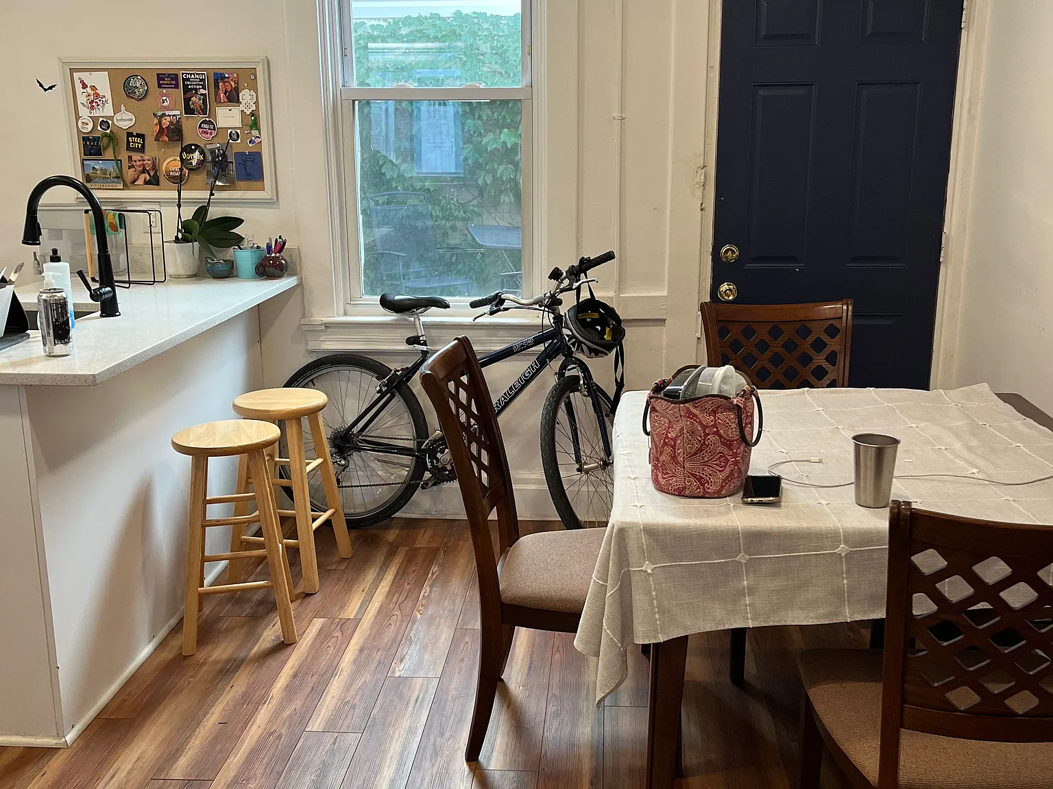 2 bed, 1300 sqft, $1,800 — Photo 2