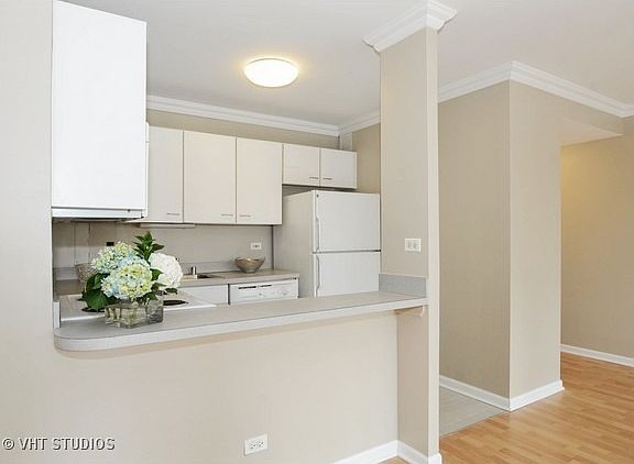 4th image of 33 E Cedar St APT 8D