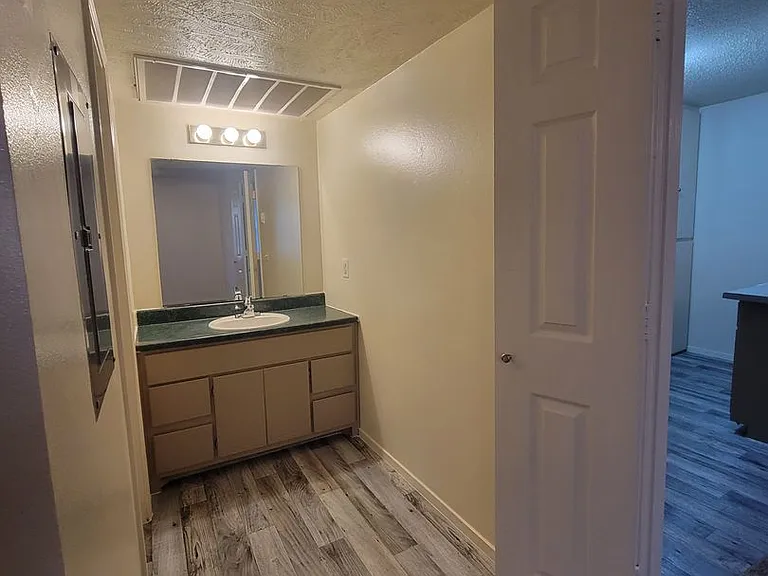 Gant Apartments — Photo 17