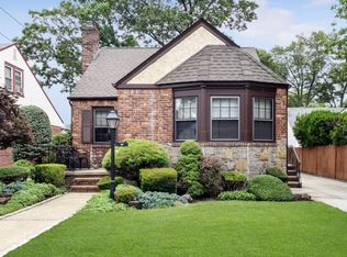 77 E Dover St, Valley Stream, NY 11580