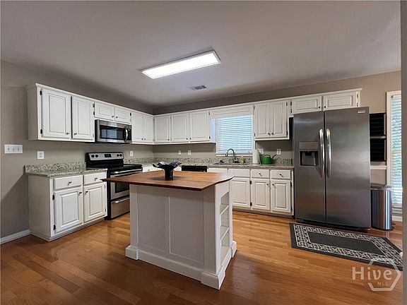 4th image of 140 Bedford Drive