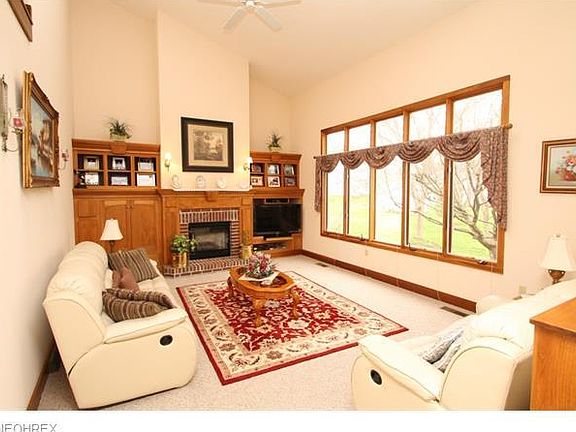 4th image of 345 Laurel Ln