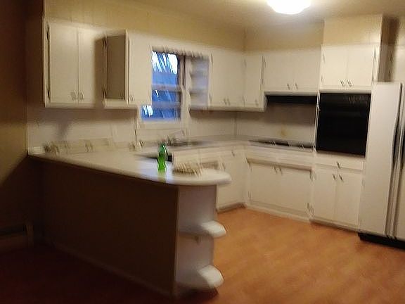 5th image of 1118 Gaston Ave