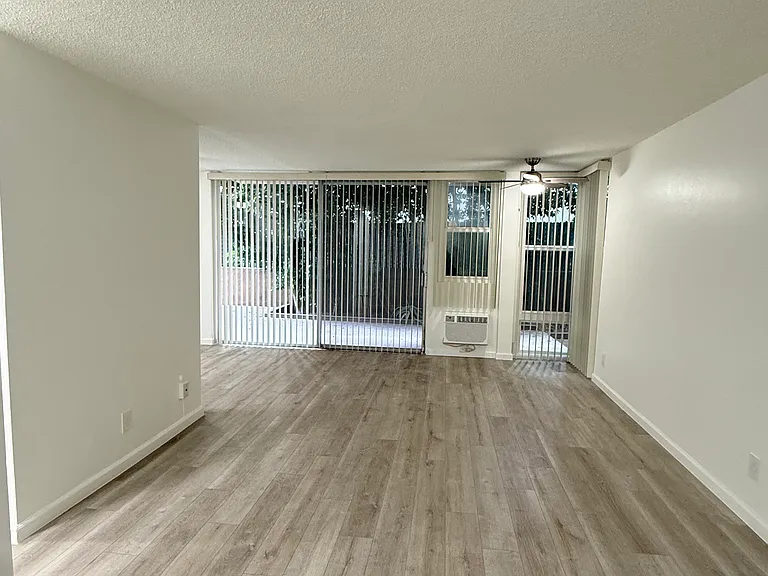 1617 N Poinsettia Place — Photo 8