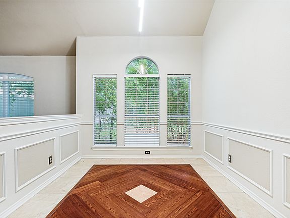 5th image of 2616 Greencastle Ln