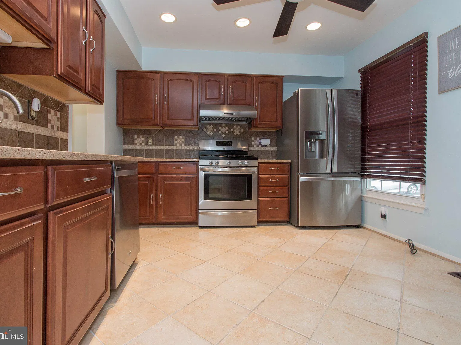 3 bed, 2.5 bath, 2280 sqft, $2,750 — Photo 3