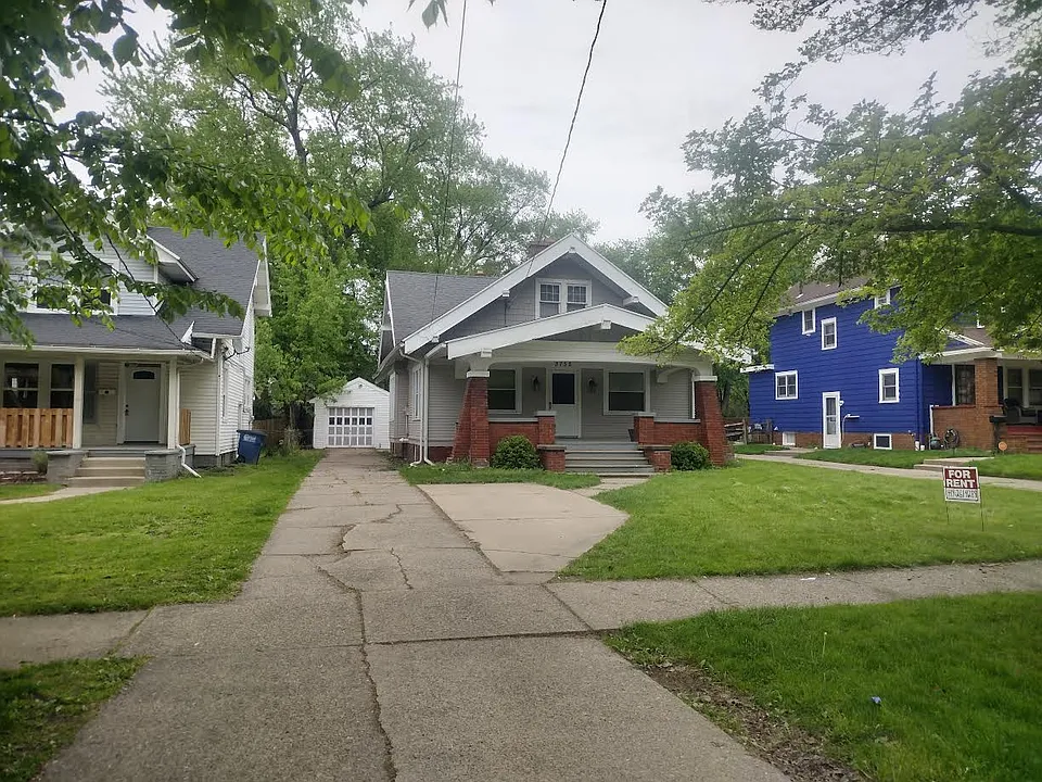 Lockwood Ave