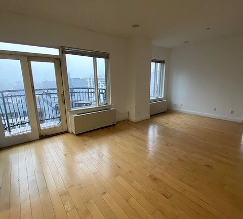 2nd image of 189 Bridge St Floor 7