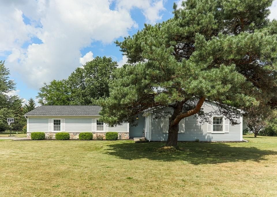 1st image of 2545 N Madrono Ct