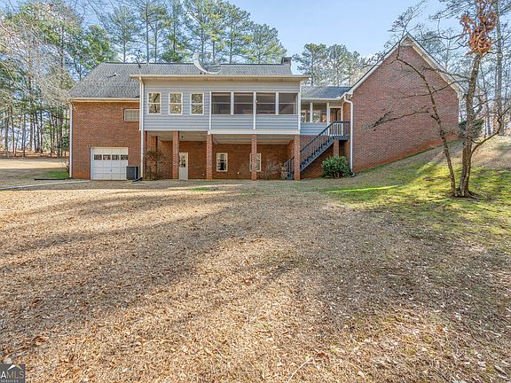 3rd image of 3743 Johnston Rd