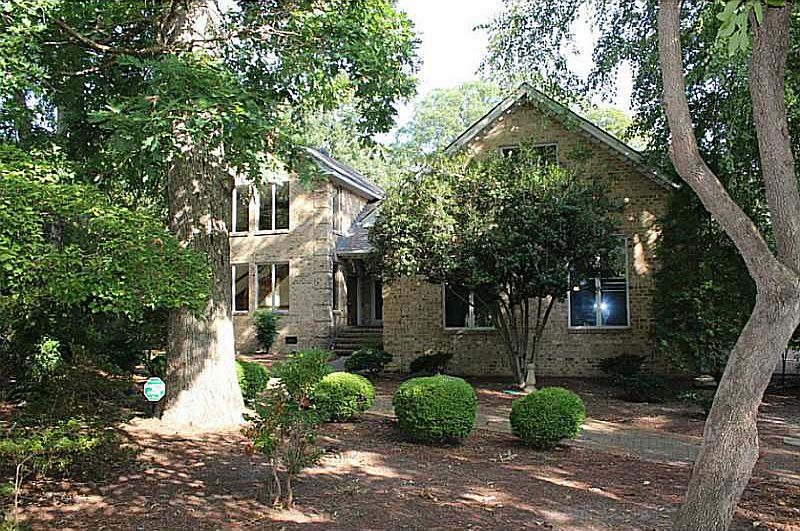 1st image of 817 Mariposa Ct