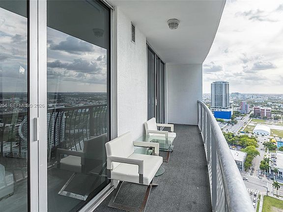 2nd image of 1750 N Bayshore Dr #3211