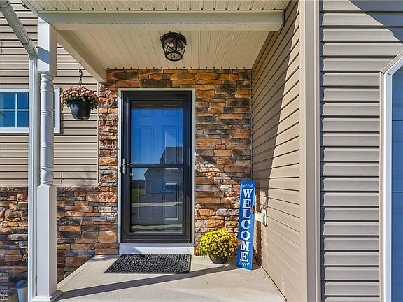 4th image of 946 Graystone Cir