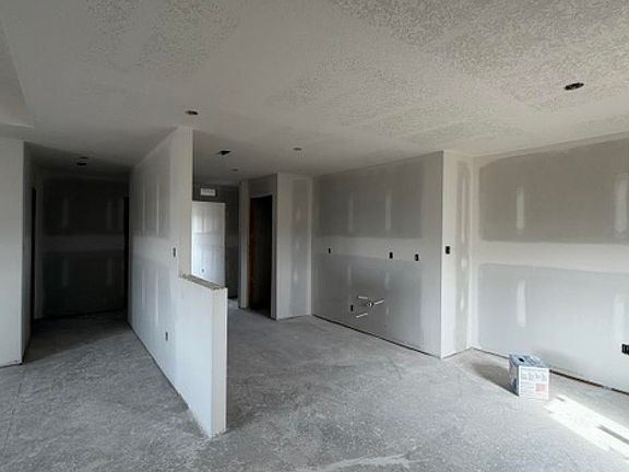 5th image of 109 Cedar Cir