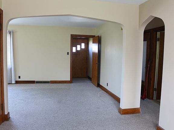 3rd image of 303 Hillcrest Ave