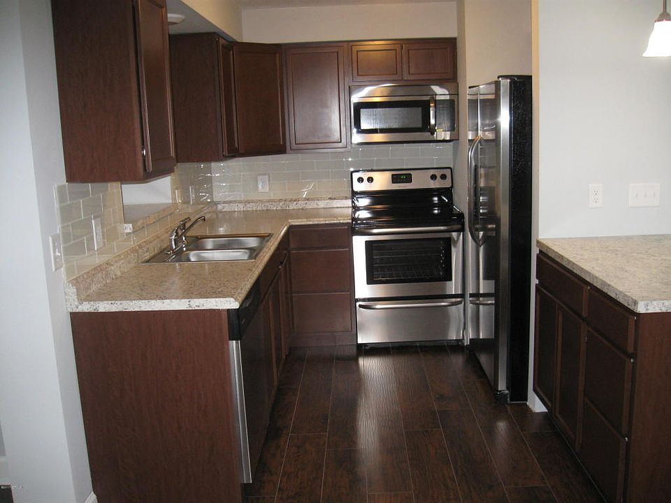 1st image of 240 Blairmore Blvd E