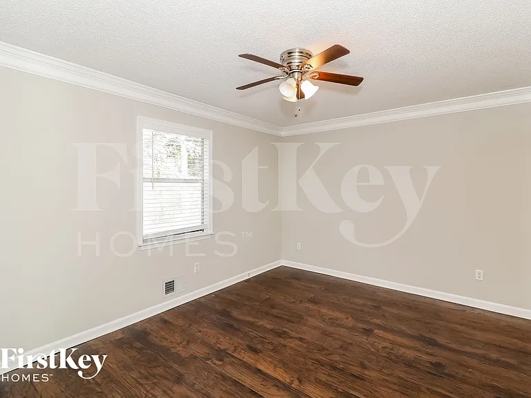 4565 Bonneville Dr — Photo 11