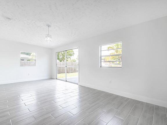 4th image of 421 W Alverdez Avenue