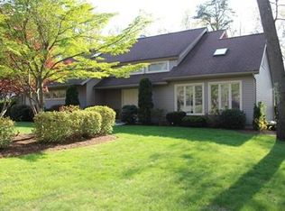 592 Frank Smith Rd, Longmeadow, MA 01106