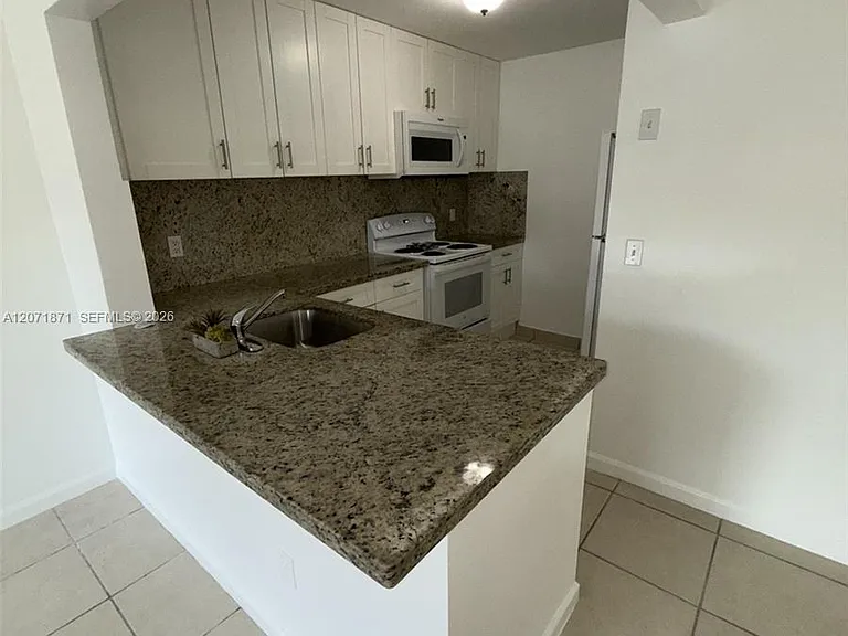 15324 SW 72nd St #12-21 — Photo 3