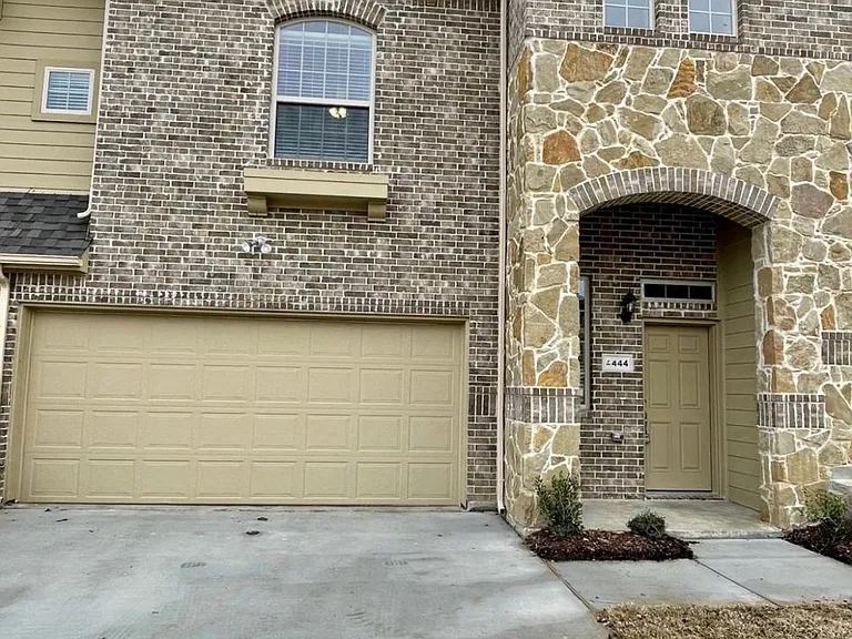 4444 Beaver Ln — Photo 1