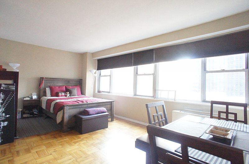 1st image of 300 E 40th St #300