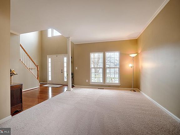 Large Living Room - new carpet and neutral paint