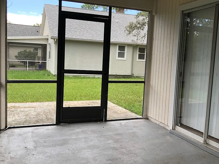 160 Edgewater Cir — Photo 5
