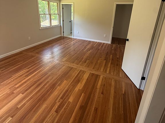 3rd image of 123 Holland St #1