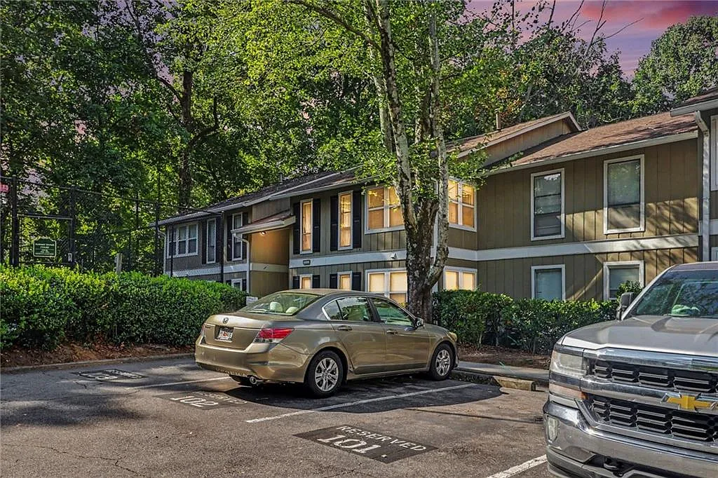 1 bed, 1.0 bath, 841 sqft, $1,400 — Photo 1